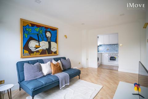 1 bedroom flat for sale, Beechwoods Court, London SE19