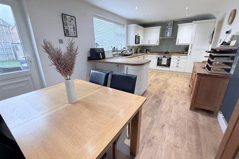 3 bedroom semi-detached house for sale, Bramble Way, Cotgrave
