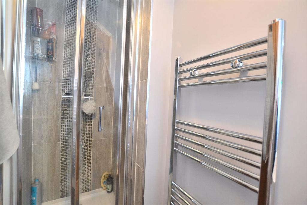 En-Suite 1.JPG