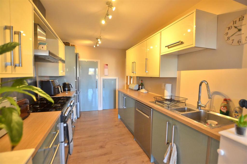 Kitchen 1.JPG