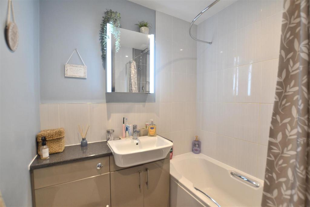 Family Bathroom.JPG