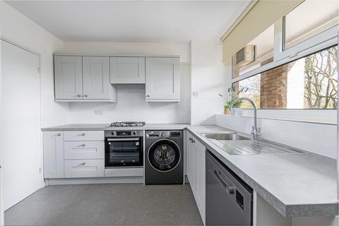 3 bedroom flat to rent, Spencer Park, London, SW18