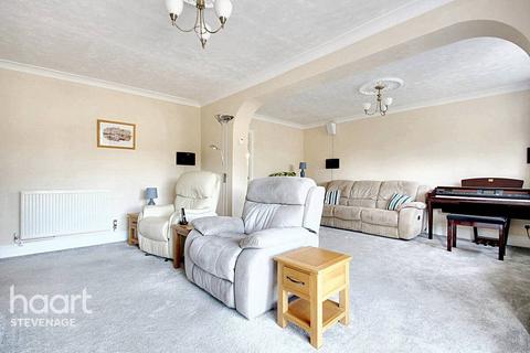 5 bedroom detached house for sale, Marlowe Close, Stevenage