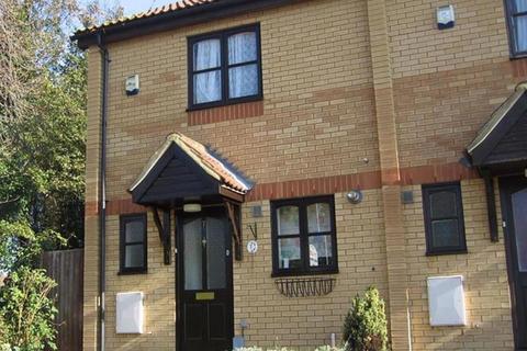 2 bedroom end of terrace house to rent, Laurel Mews, Baldock