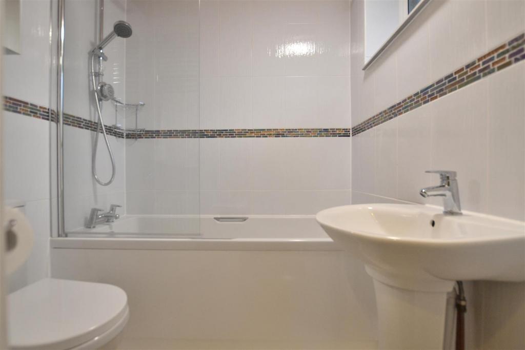 Bathroom.JPG