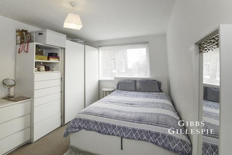 2 bedroom flat to rent, Heron Court, Bembridge Gardens, Ruislip, HA4