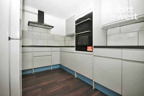 1 bedroom in a house share to rent, Seaford Road, Crawley, RH11