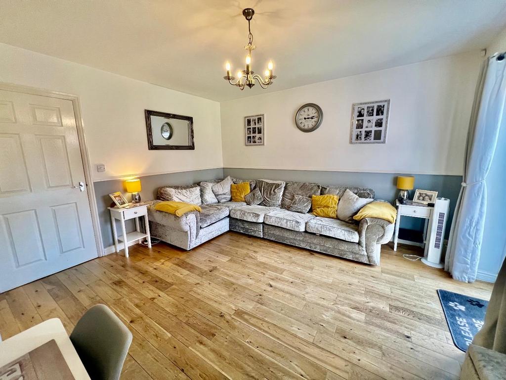 Lounge/Dining Room