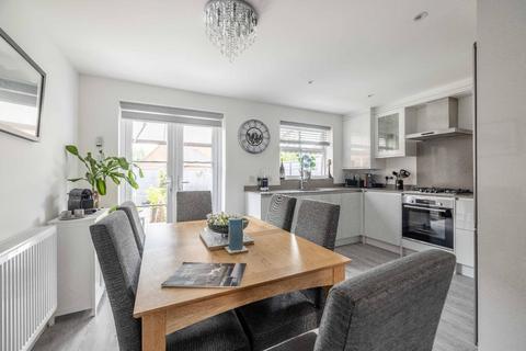 undefined, Parsons Road, Langley SL3
