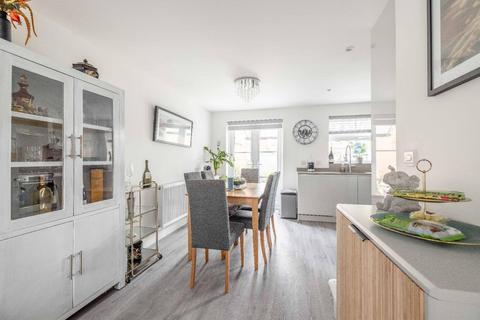 undefined, Parsons Road, Langley SL3