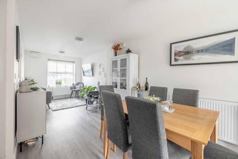 undefined, Parsons Road, Langley SL3