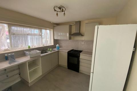 3 bedroom detached house to rent, Wolverton Road, Stanmore HA7