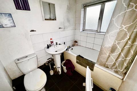 2 bedroom flat for sale, Chandos Street, Deckham, Gateshead, Tyne and Wear, NE8 4AB