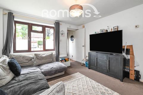 2 bedroom house to rent, Townsend Close, Bracknell, RG12