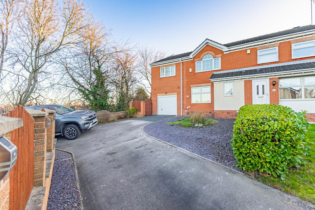 5 Bedroom Semi Detached For Sale