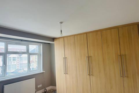 3 bedroom terraced house to rent, Rayners Lane, Harrow HA2