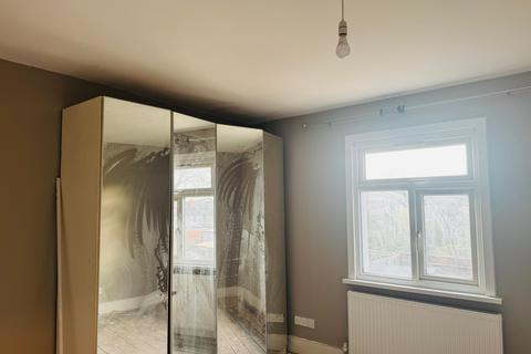 3 bedroom terraced house to rent, Rayners Lane, Harrow HA2