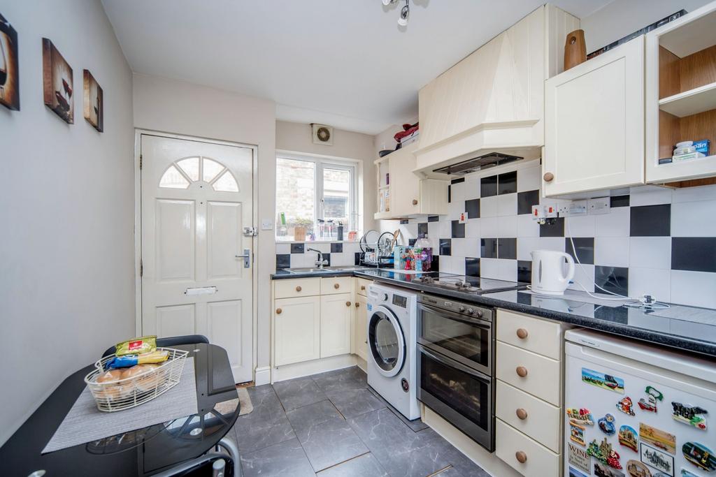40 D Clapham Road  (9