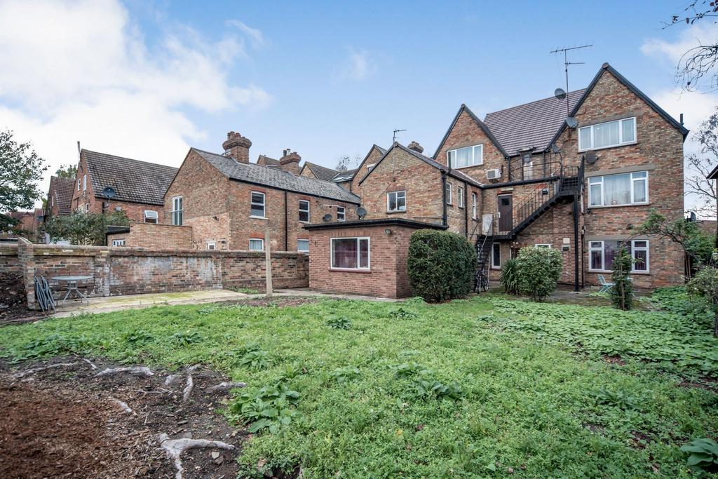 40 D Clapham Road  (4