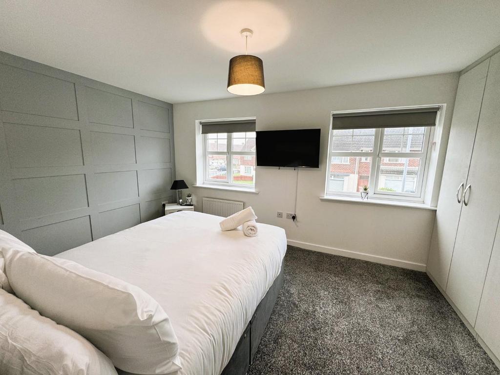 Bed 1 (1).JPG