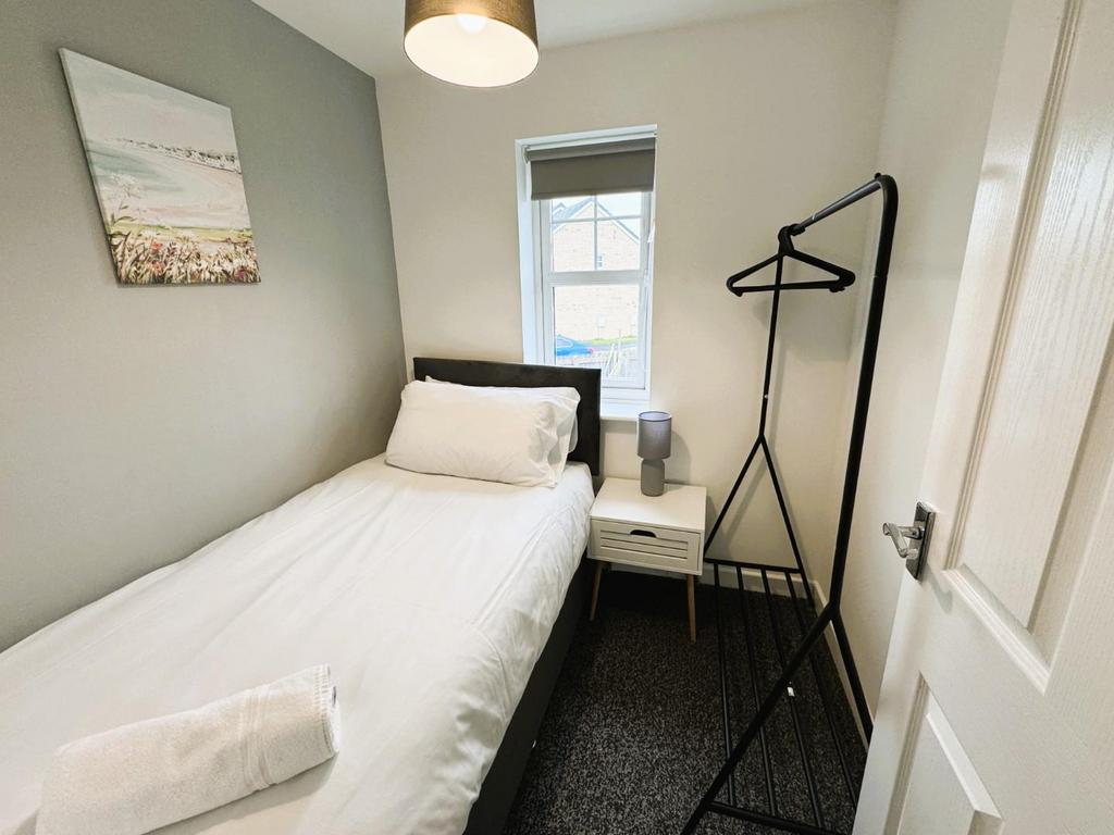 Bed 3.JPG