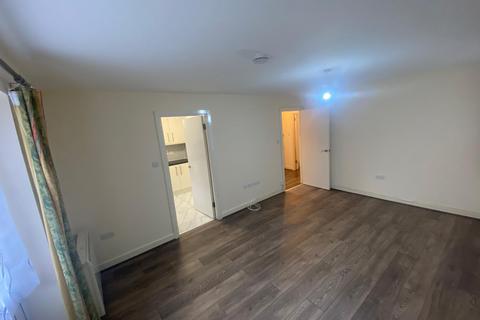 2 bedroom flat to rent, Hazelwood Court, London NW10