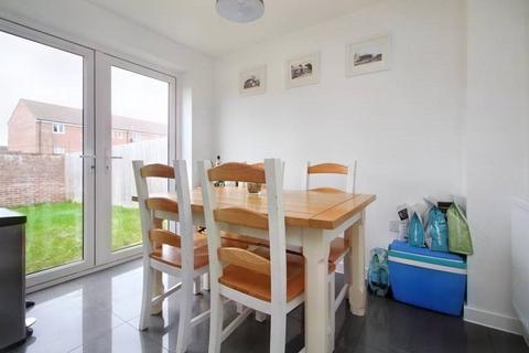 3 bedroom semi-detached house to rent, Landsbury Drive, Wiltshire SP9