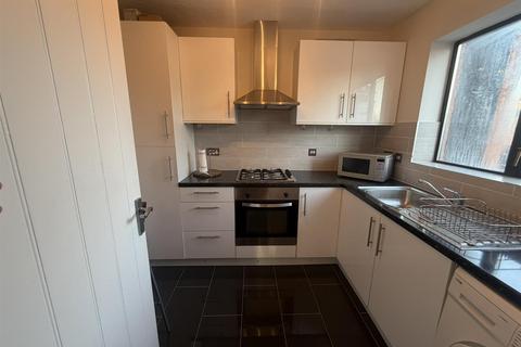 Studio to rent, The Brookdales,, Bridge Lane, London