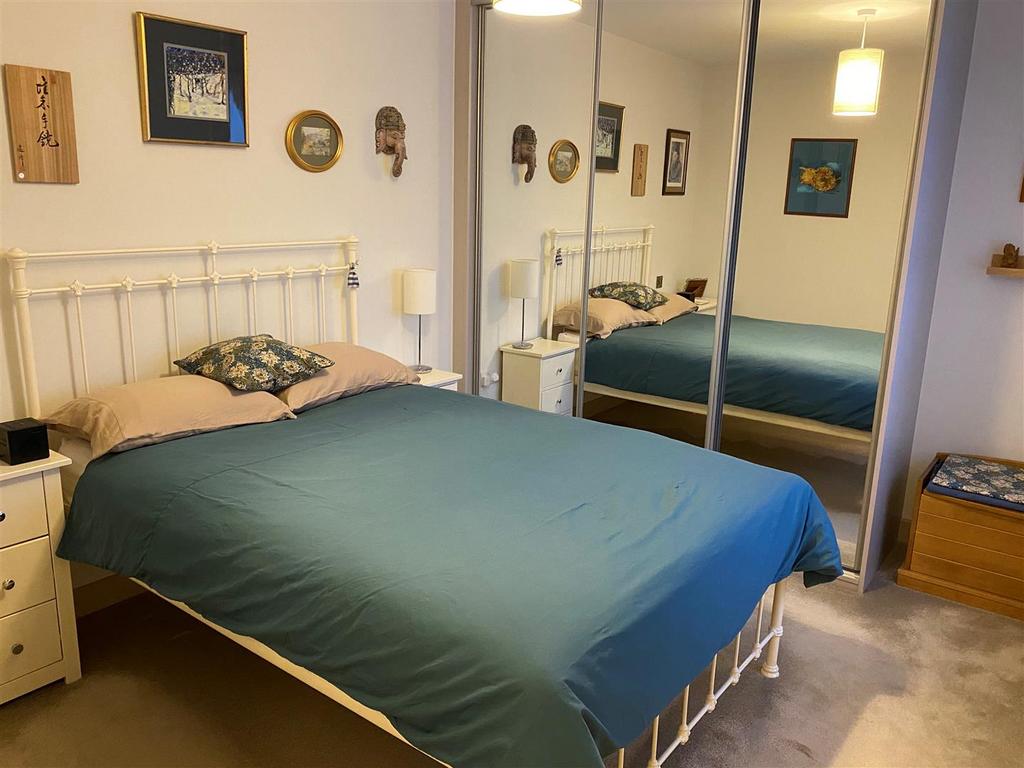 Bedroom 1.jpg