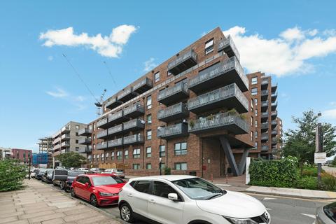 1 bedroom flat to rent, Cityview Point, Leven Road, London, E14