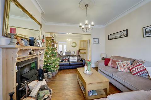 4 bedroom end of terrace house for sale, Navarino Road, Worthing
