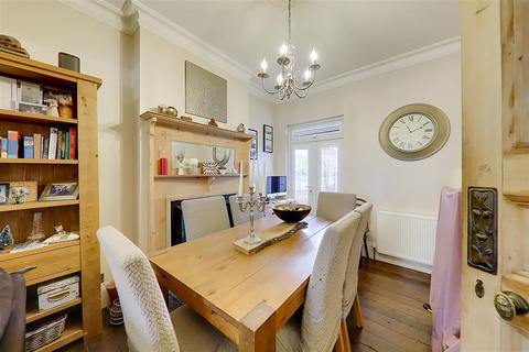 4 bedroom end of terrace house for sale, Navarino Road, Worthing