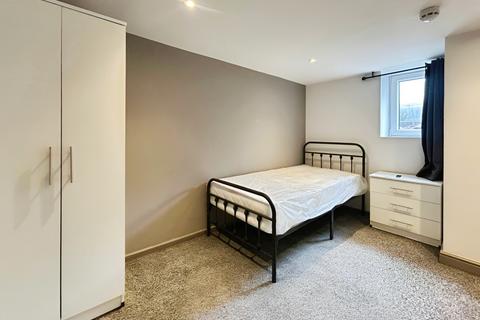 5 bedroom house to rent, 17 Cemetery Road, WF6