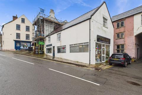 3 bedroom flat to rent, Market Place, Matlock DE4