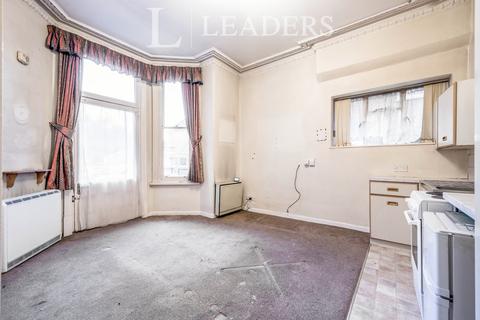 undefined, De Parys Avenue, Bedford, Bedfordshire, MK40