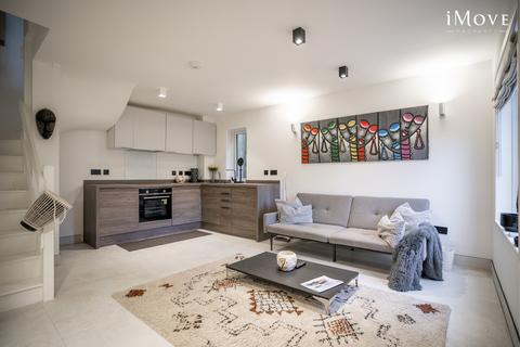 2 bedroom terraced house for sale, Lansdowne Wood Close, London SE27