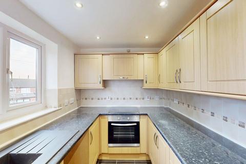 2 bedroom flat to rent, Alexandria Drive, Westhoughton, BL5