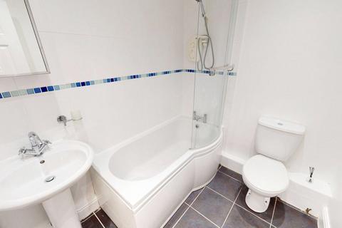 2 bedroom flat to rent, Alexandria Drive, Westhoughton, BL5