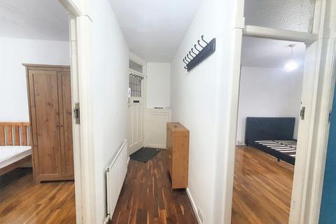 2 bedroom flat to rent, High Mead, Harrow, HA1