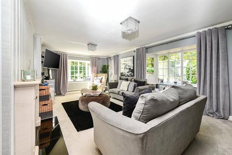 undefined, Brackley Avenue, Hook RG27