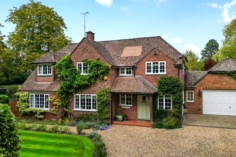 4 bedroom detached house for sale, Brackley Avenue, Hook RG27