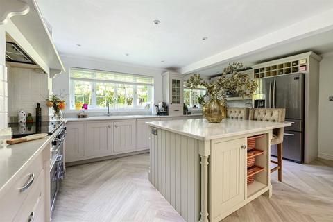 undefined, Brackley Avenue, Hook RG27
