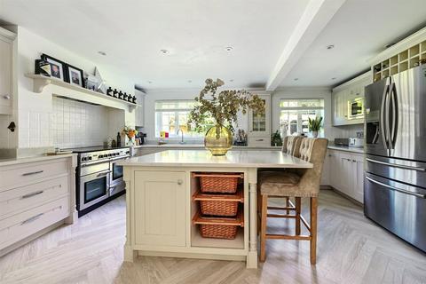 undefined, Brackley Avenue, Hook RG27