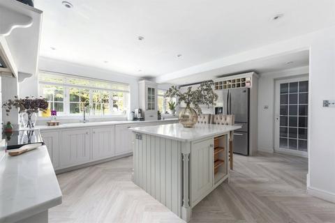 undefined, Brackley Avenue, Hook RG27