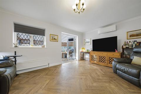 4 bedroom semi-detached house for sale, Glassmill Lane, Bromley
