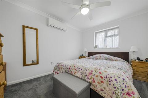 4 bedroom semi-detached house for sale, Glassmill Lane, Bromley