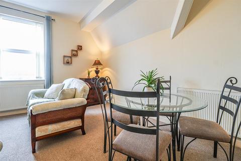 2 bedroom flat to rent, Scarisbrick New Road, Southport PR8