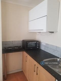 Studio to rent, Weston Green, Dagenham, RM9