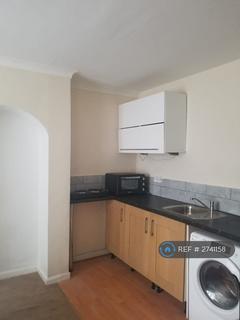 Studio to rent, Weston Green, Dagenham, RM9