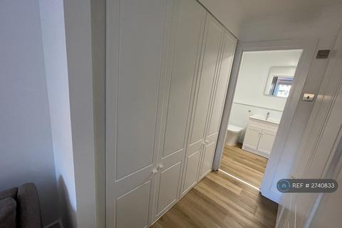 undefined, Lockview Court, London, E14